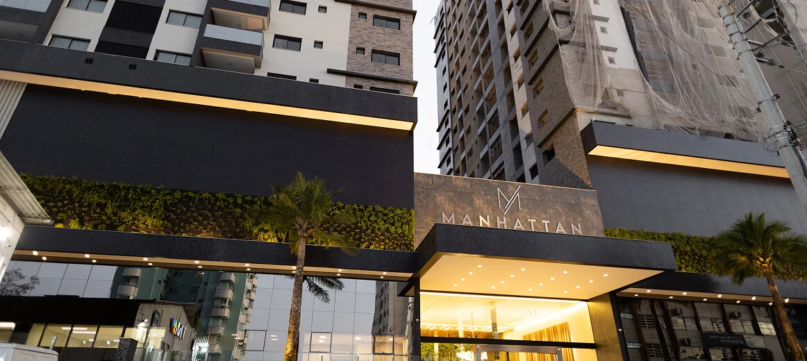 Duas fachadas do Cimes Manhattan